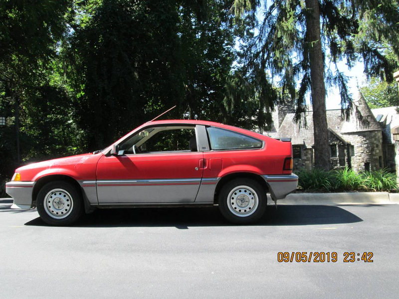Illustration for article titled At $3,850, Could This 'Adult-Owned' 1985 Honda Civic CRX Bring Out The Kid In You?
